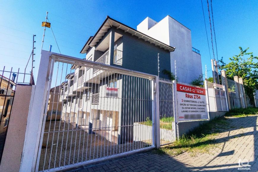 Casa de condomínio à venda no bairro Camaquã com 115 m² e 2 dormitórios/quartos.