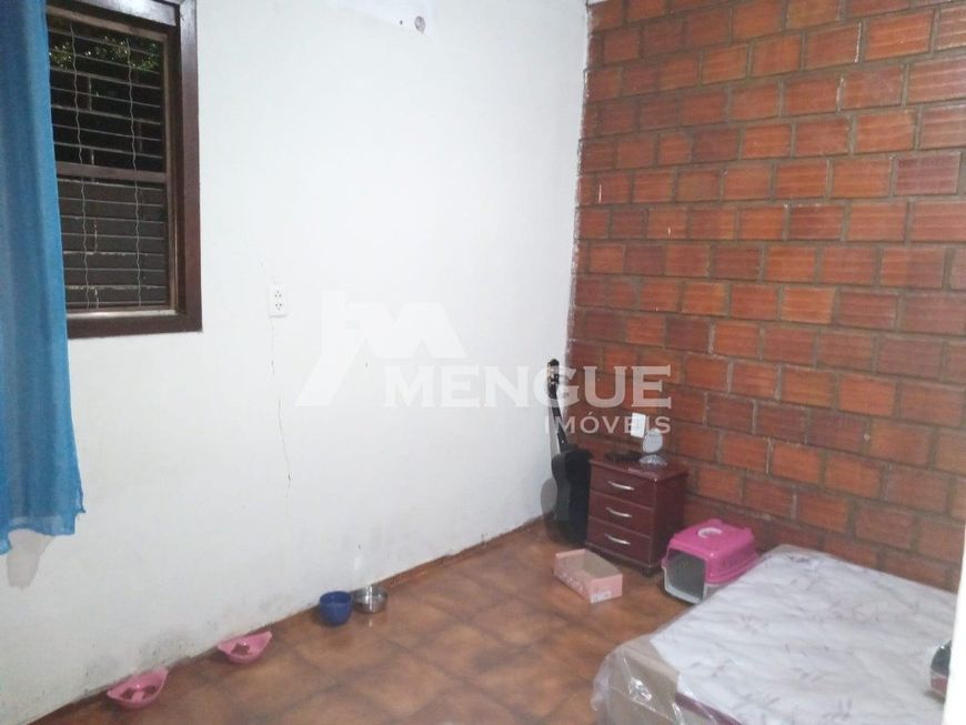 Casa 02 dormitórios com 02 vagas, a venda no Bairro Sarandi, por R$ 405.000,00