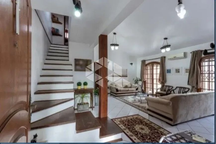 Sobrado no Bairro Tristeza com 3 quartos, 2 vaga e 131.4m² para vender no Bairro Tristeza por R$ 799