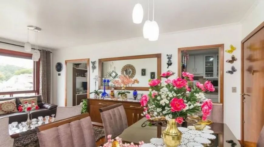 Apartamento à venda no Menino Deus com 80 m² e 2 dormitórios/quartos disponíveis.