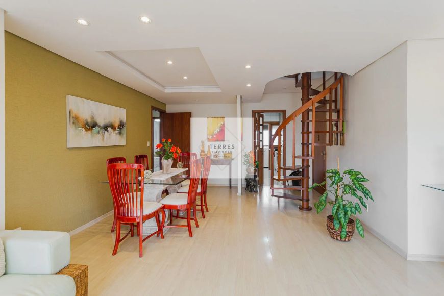 Duplex para venda possui 184 metros quadrados com 2 quartos em Jardim Lindóia - Porto Alegre - RS