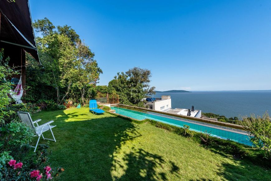 Venda de Casa em bairro Setimo Ceu com 300m² Área Const. e 318.38m² Área Terreno