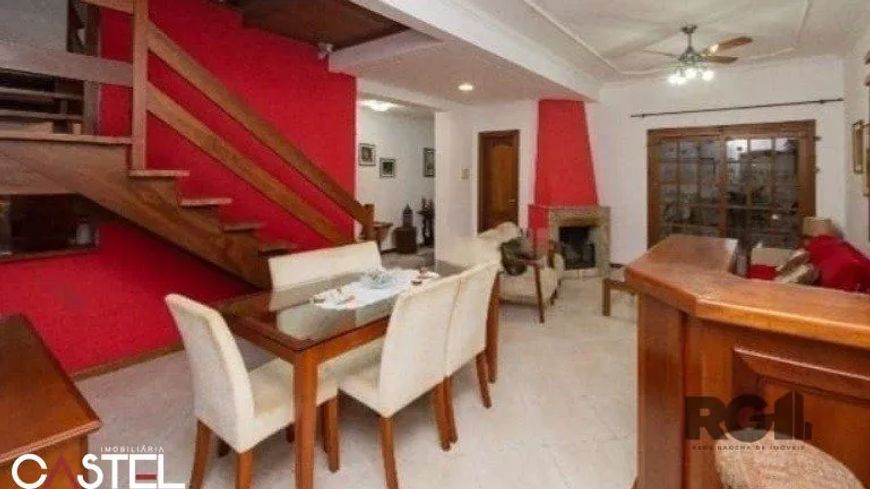 Casa para Venda - 360m², 3 quartos com suites,4 banheiros e 2 vagas - Menino Deu