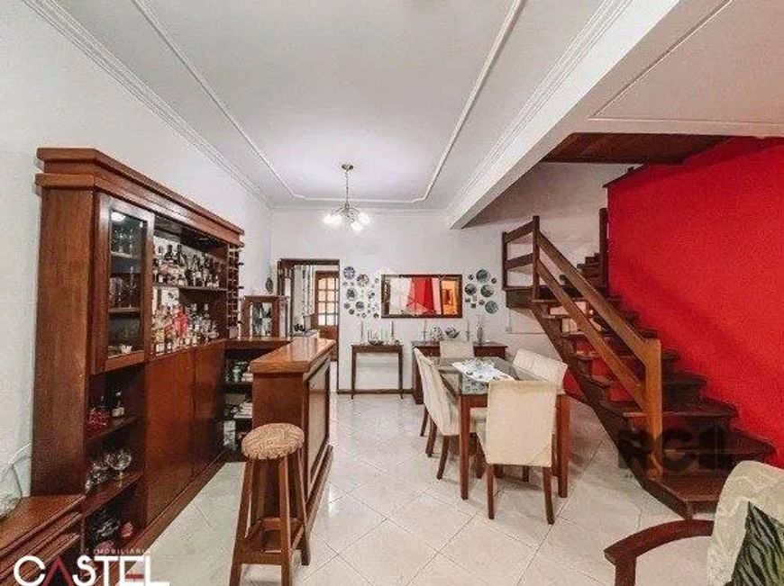 Casa para Venda - 360m², 3 quartos com suites,4 banheiros e 2 vagas - Menino Deu