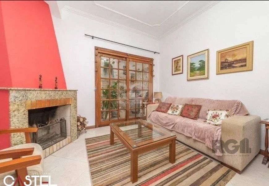 Casa para Venda - 360m², 3 quartos com suites,4 banheiros e 2 vagas - Menino Deu