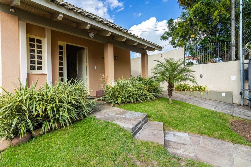 Casa de 3 quartos com suite, proximo a PUC, 240m2 úteis.