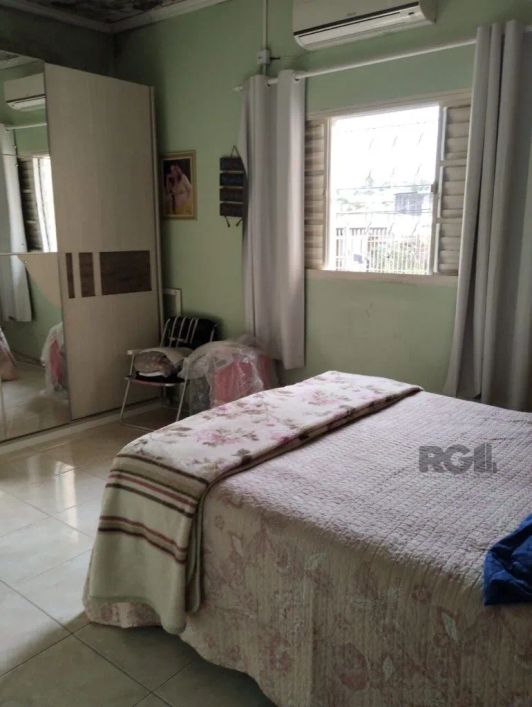 móvel diferenciado, terreno 11 m x 30 metros, totalizando 310 m². , com 3 casas de alvenaria. Com en