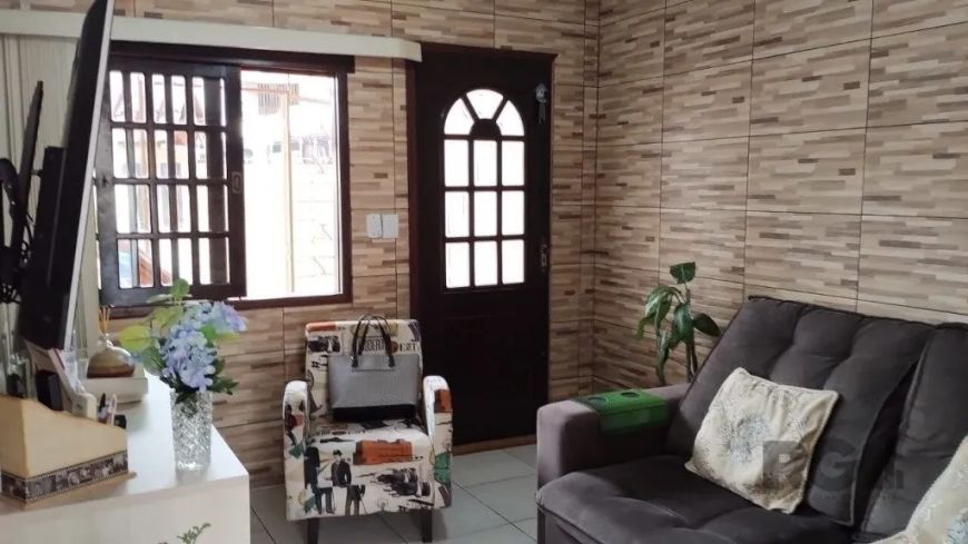 móvel diferenciado, terreno 11 m x 30 metros, totalizando 310 m². , com 3 casas de alvenaria. Com en
