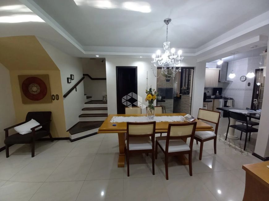 AMPLA CASA COM 319m² BAIRRO MENINO DEUS EM PORTO ALEGRE
