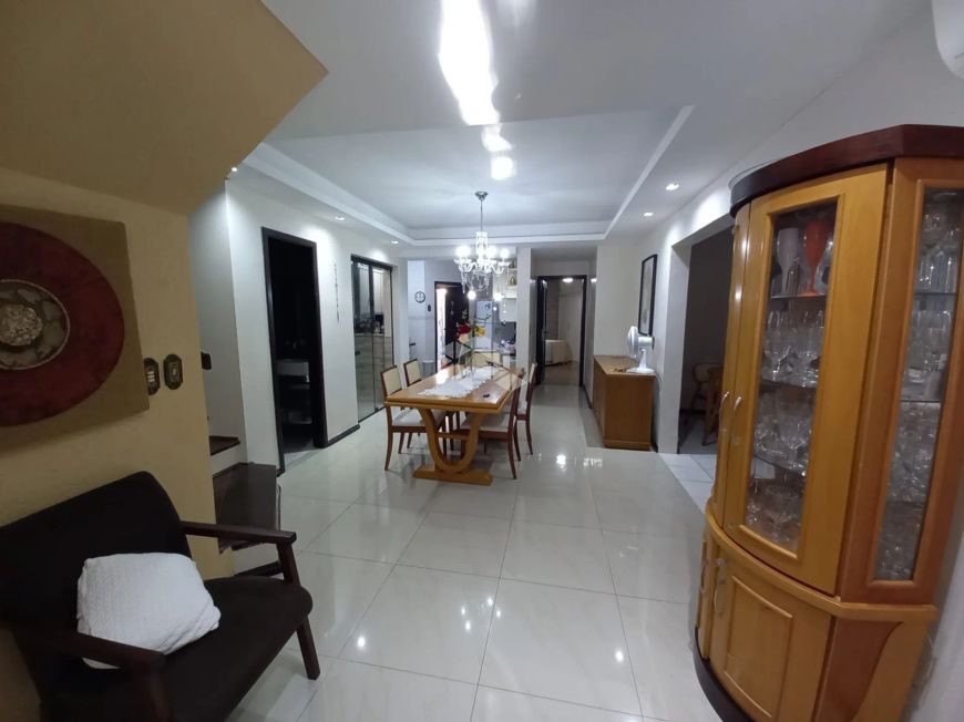 AMPLA CASA COM 319m² BAIRRO MENINO DEUS EM PORTO ALEGRE
