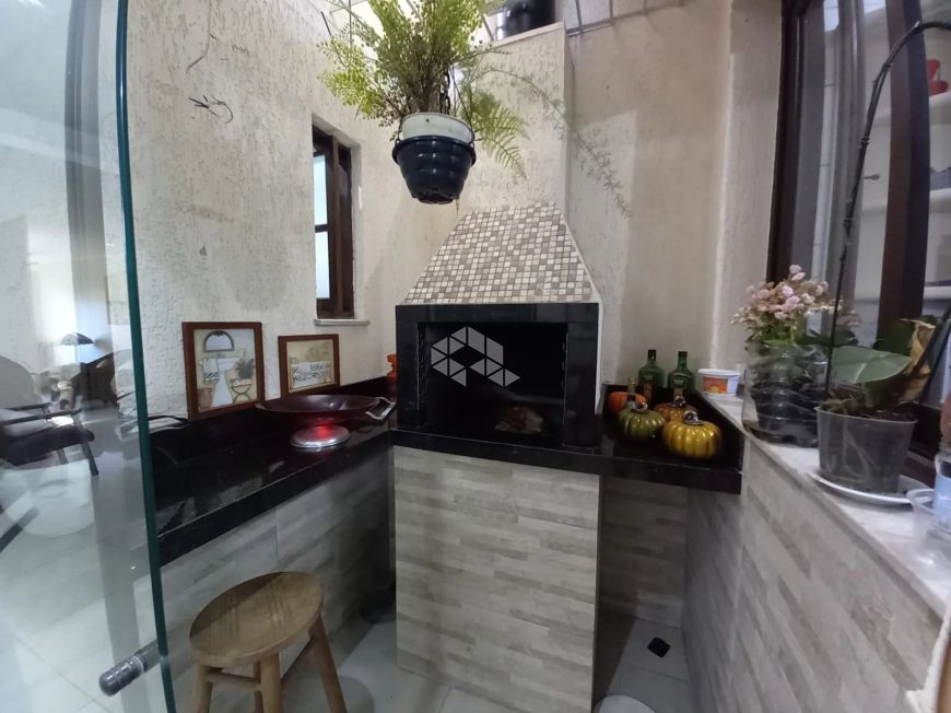 AMPLA CASA COM 319m² BAIRRO MENINO DEUS EM PORTO ALEGRE