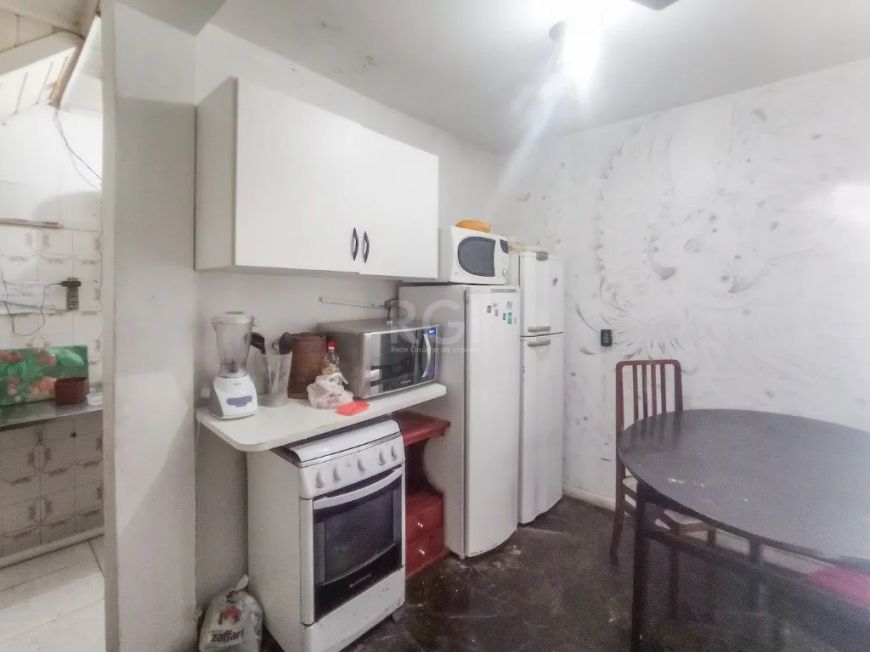 Duplex com 230m², no Bairro Três FigueirasImóvel comercial e residencial, com 02 box para carro!Acei