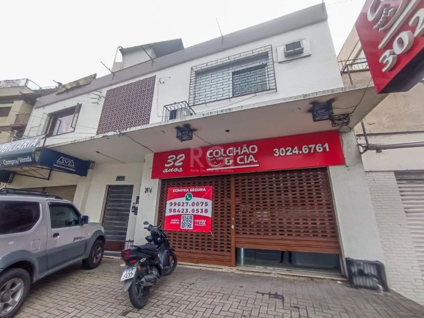 Duplex com 230m², no Bairro Três FigueirasImóvel comercial e residencial, com 02 box para carro!Acei