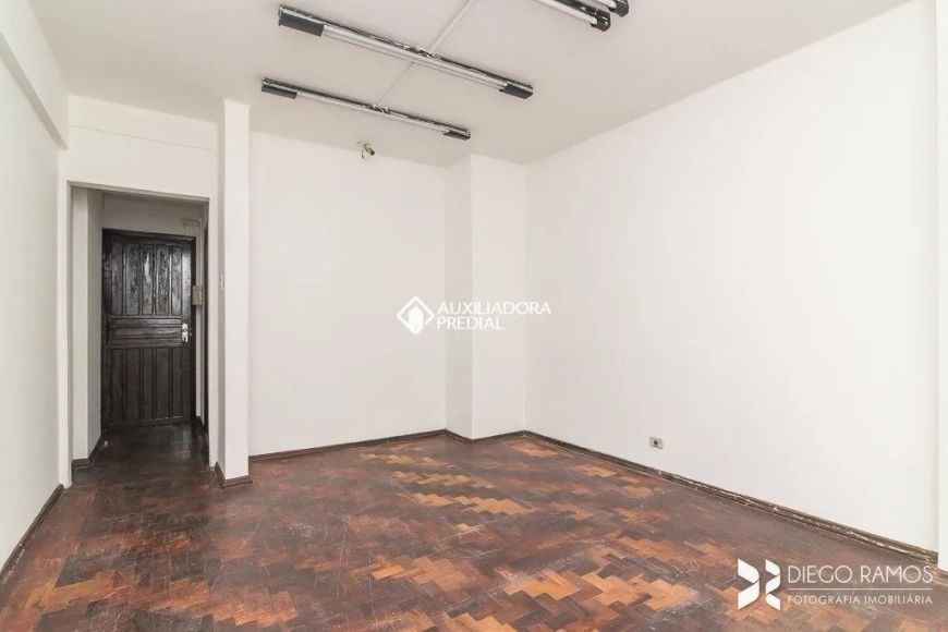 SALA COMERCIAL NO MIOLO DO CENTRO