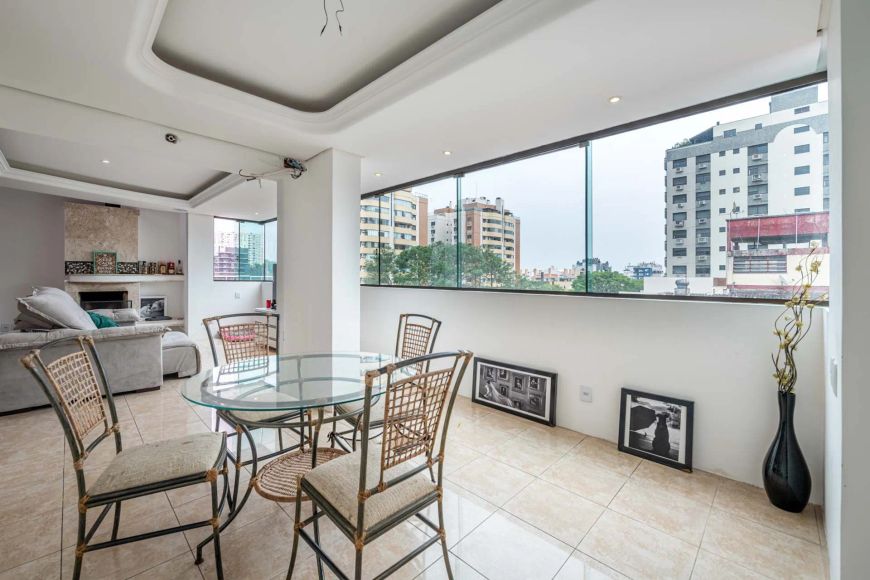Cobertura com 3 quartos 1 sendo suíte, no bairro Bela Vista