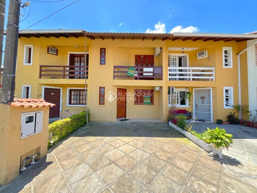 Casa em condomínio no bairro Hípica.