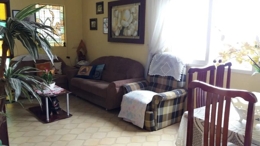 Casa residencial à venda no bairro Chácara Das Pedras com 3 dormitórios e 152 m².