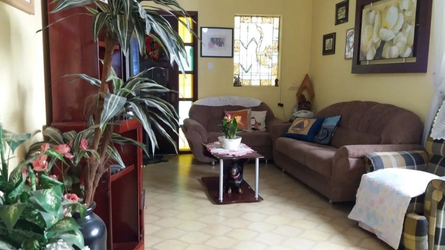 Casa residencial à venda no bairro Chácara Das Pedras com 3 dormitórios e 152 m².