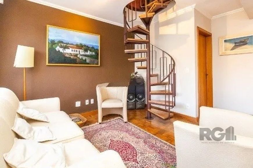 Cobertura com 146 m² de área útil, 3 dormitórios, sendo 1 suíte, e 1 vaga de garagem coberta, locali