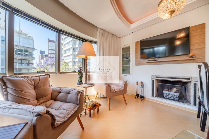 Apartamento para venda possui 108 metros quadrados com 3 quartos no bairro Rio Branco-POA-RS