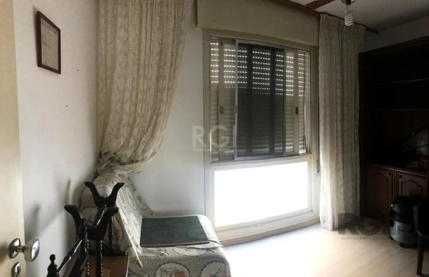 Apartamento 2 dormitórios, sala, cozinha , área de serviço, box coberto p carro, salão de festa, pró