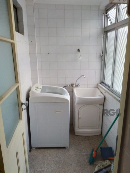 Apartamento 2 dormitórios, sala, cozinha , área de serviço, box coberto p carro, salão de festa, pró