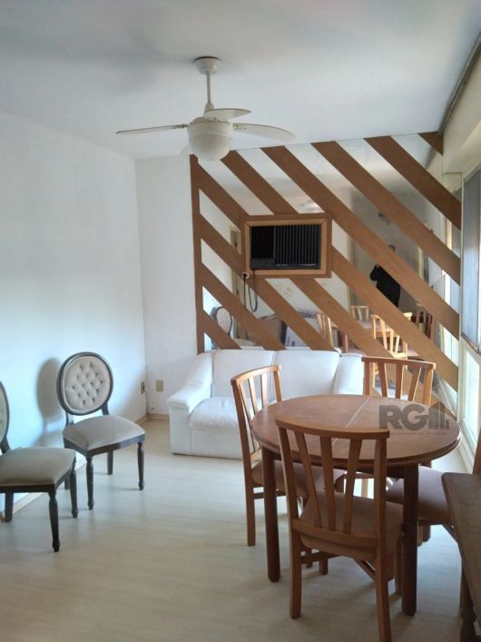 Apartamento 2 dormitórios, sala, cozinha , área de serviço, box coberto p carro, salão de festa, pró