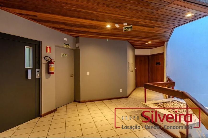 Conjunto comercial/sala desocupada no Menino Deus