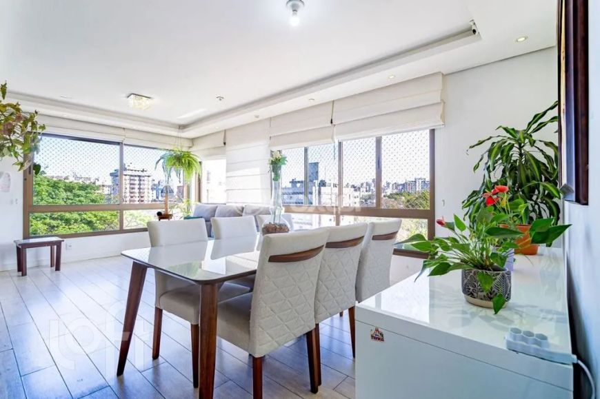 Apartamento desocupado a venda com 90m², 3 quartos, suíte, 2 vagas no Menino Deus - Porto Alegre