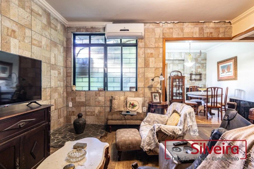 Casa com 4 Quartos no bairro Menino Deus