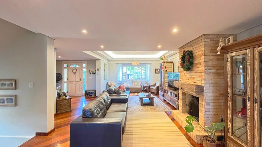 Casa com 4 dormitórios na Vila Assunção