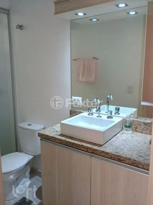 Apartamento na Rua General Lima e Silva, no bairro Cidade Baixa, com 62 m2,em Porto Alegre.