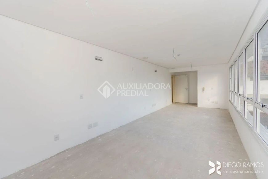 Excelente sala comercial com 39,37m² com vaga na Rua Luzitana.