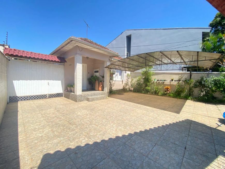 Casa com 5 dormitórios no bairro Camaquã