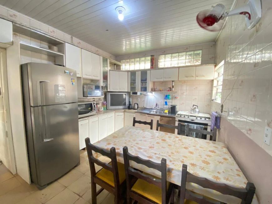 Casa com 5 dormitórios no bairro Camaquã