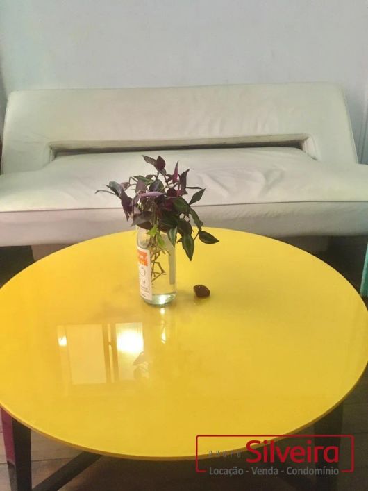 JK COM UM DORMITÓRIO SEMI MOBILIADO CIDADE BAIXA