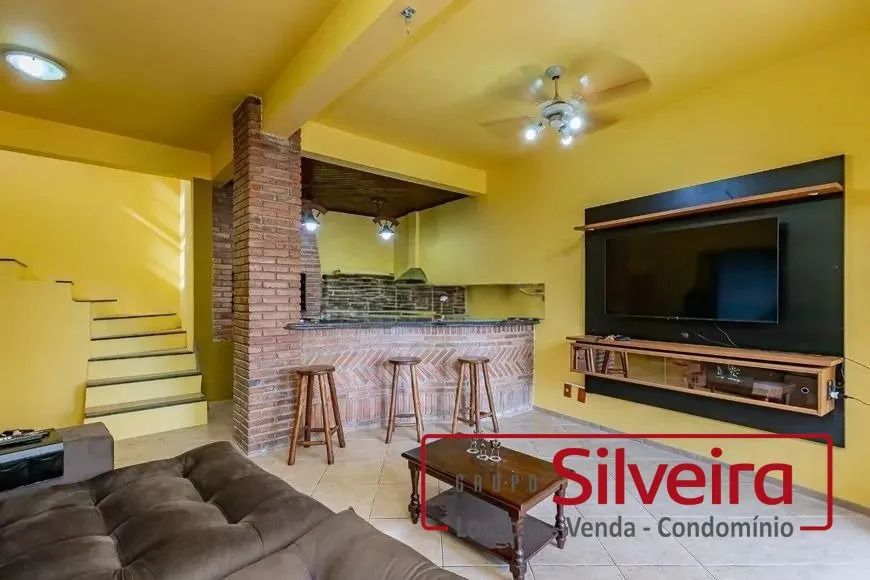 CASA COM 3 DORMITÓRIOS E 2 BANHEIROS A VENDA