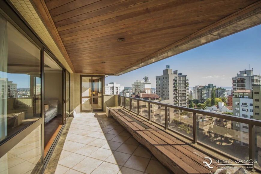 Cobertura à venda no bairro Auxiliadora com 4 dormitórios e 562 m² de área útil