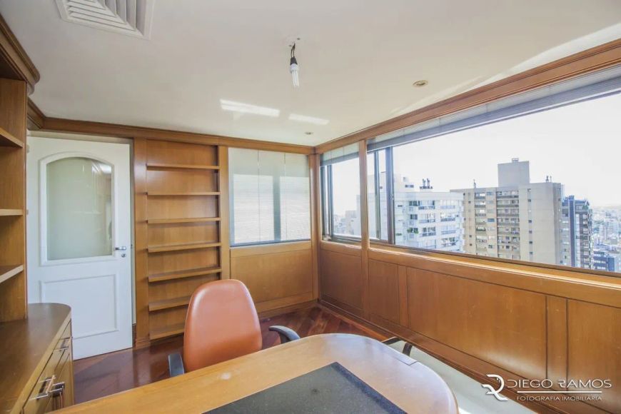 Cobertura à venda no bairro Auxiliadora com 4 dormitórios e 562 m² de área útil
