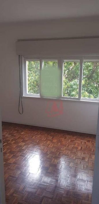 Na Cidade Baixa, 2 dormitórios.