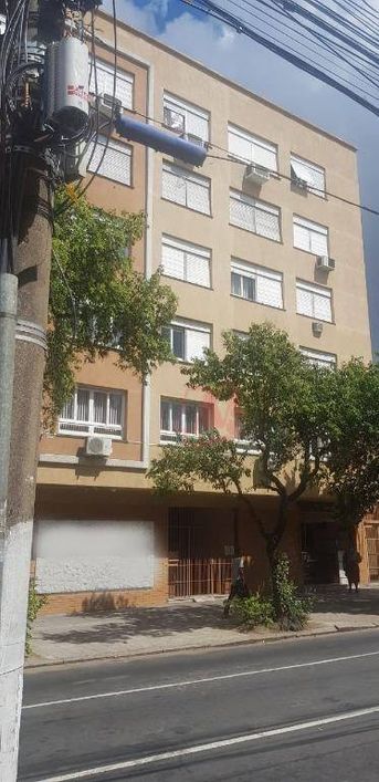 Na Cidade Baixa, 2 dormitórios.