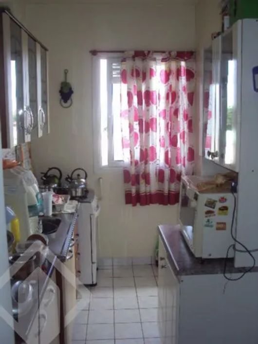 Apartamento 2 dormitórios no 3° andar no bairro Humaitá.