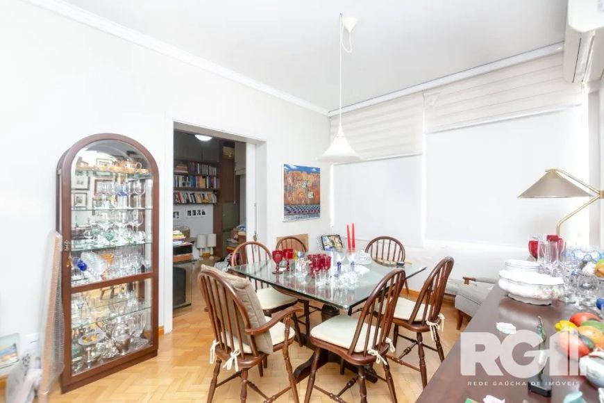 Venha conhecer este apartamento que combina elegância, conforto e uma localização privilegiada. Este