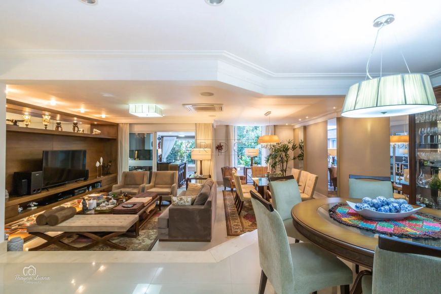 Casa com 4 dormitórios e 4 vagas no Três Figueiras