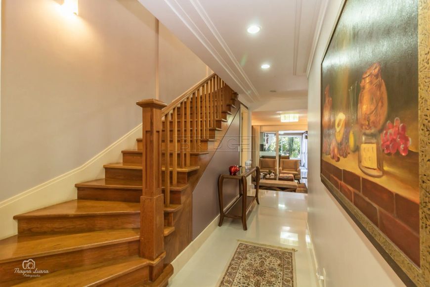 Casa com 4 dormitórios e 4 vagas no Três Figueiras