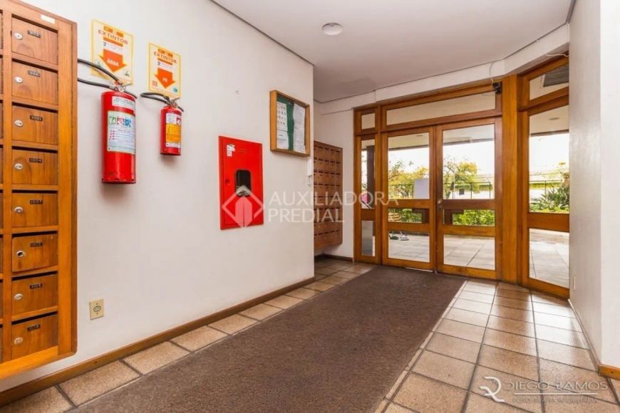 Apartamento de 2 quartos com vaga, próximo a PUC-RS.