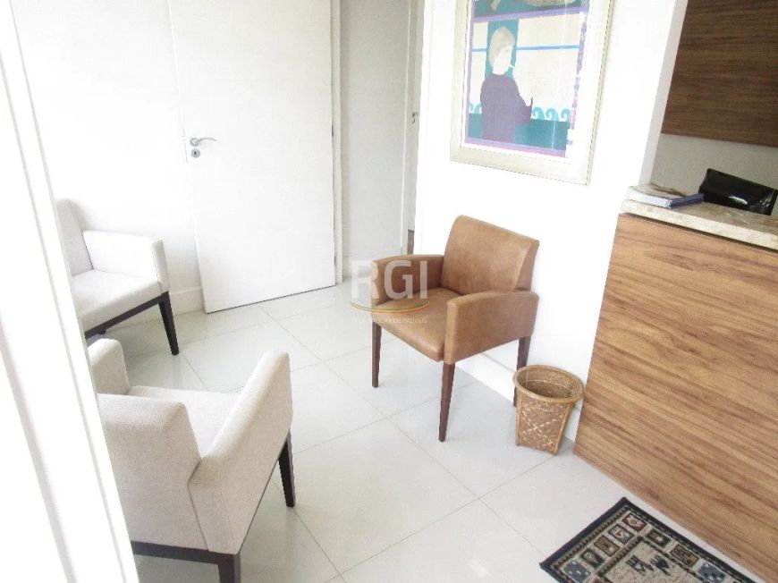 Casa (227,00 m²) própria para escritório com Hall de entrada e recepção, 7 salas e 2 banheiros Salão