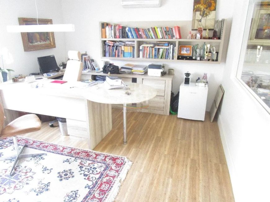 Casa (227,00 m²) própria para escritório com Hall de entrada e recepção, 7 salas e 2 banheiros Salão