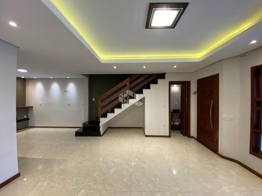 Belíssima casa nova com 235m² de área construída, perfeita para a sua família!