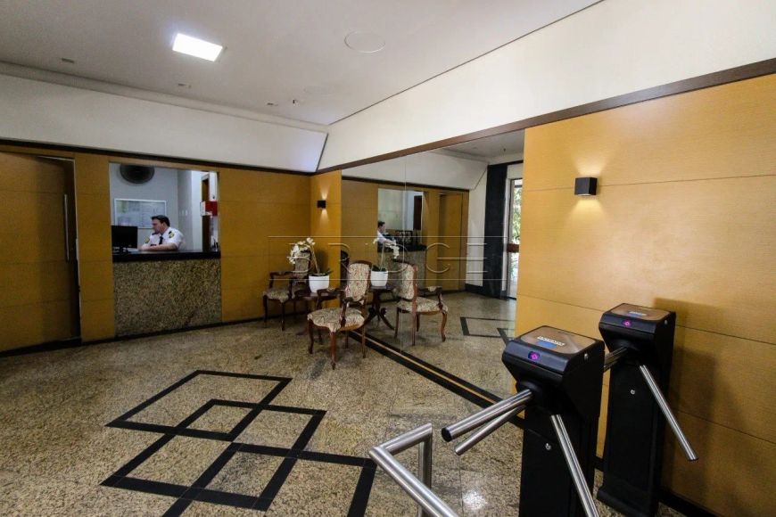 Conjunto comercial amplo, de frente e com vaga
